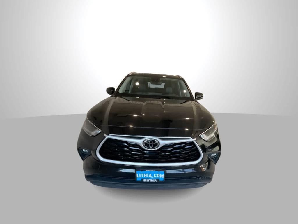 used 2022 Toyota Highlander car, priced at $31,852
