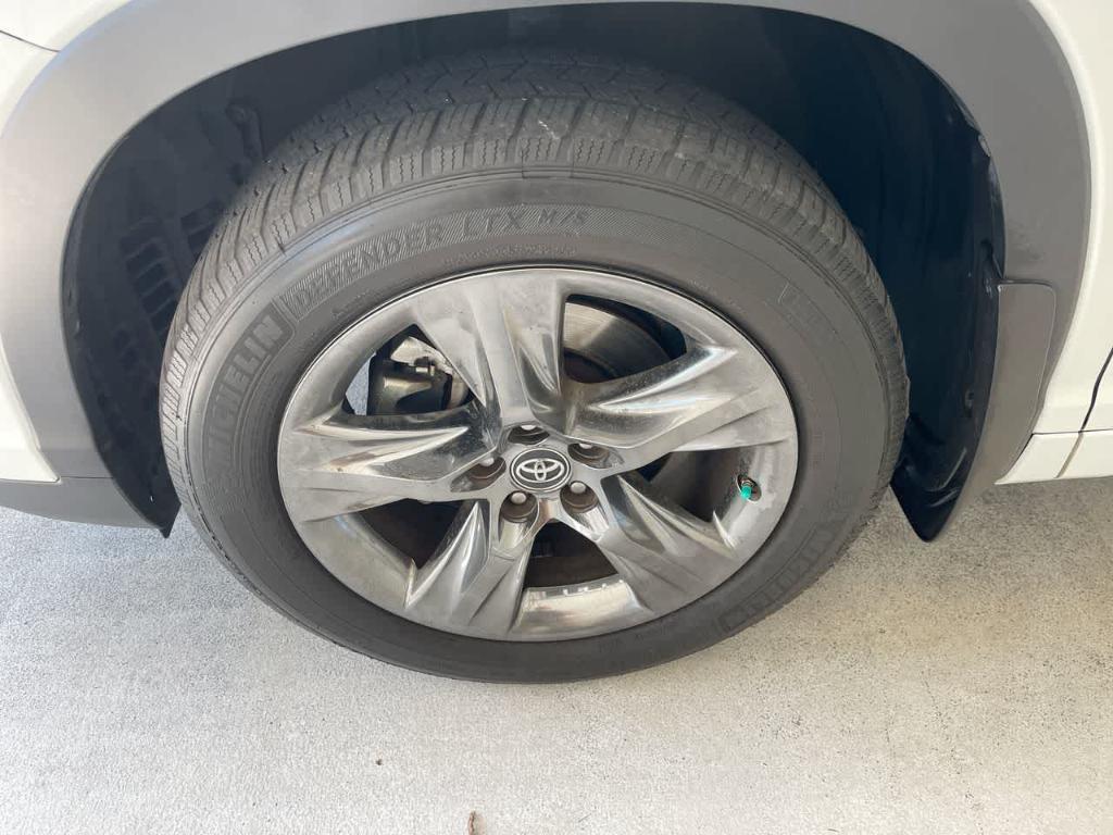 used 2018 Toyota Highlander car, priced at $28,905
