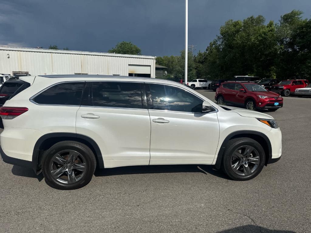 used 2018 Toyota Highlander car, priced at $28,905