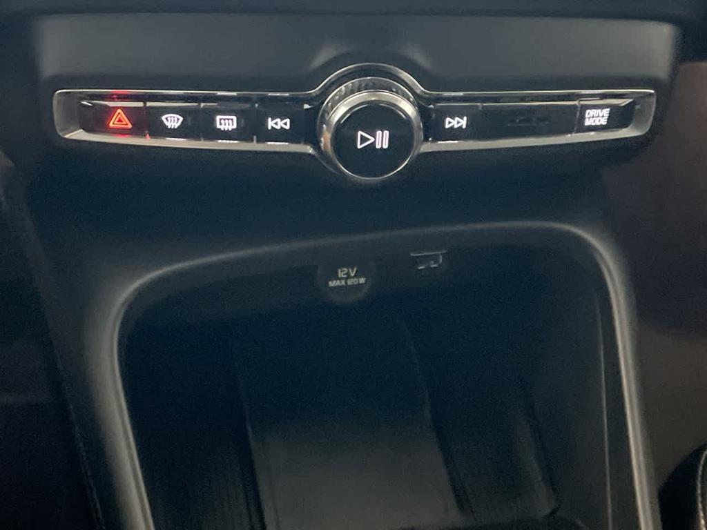 used 2022 Volvo XC40 car, priced at $19,031
