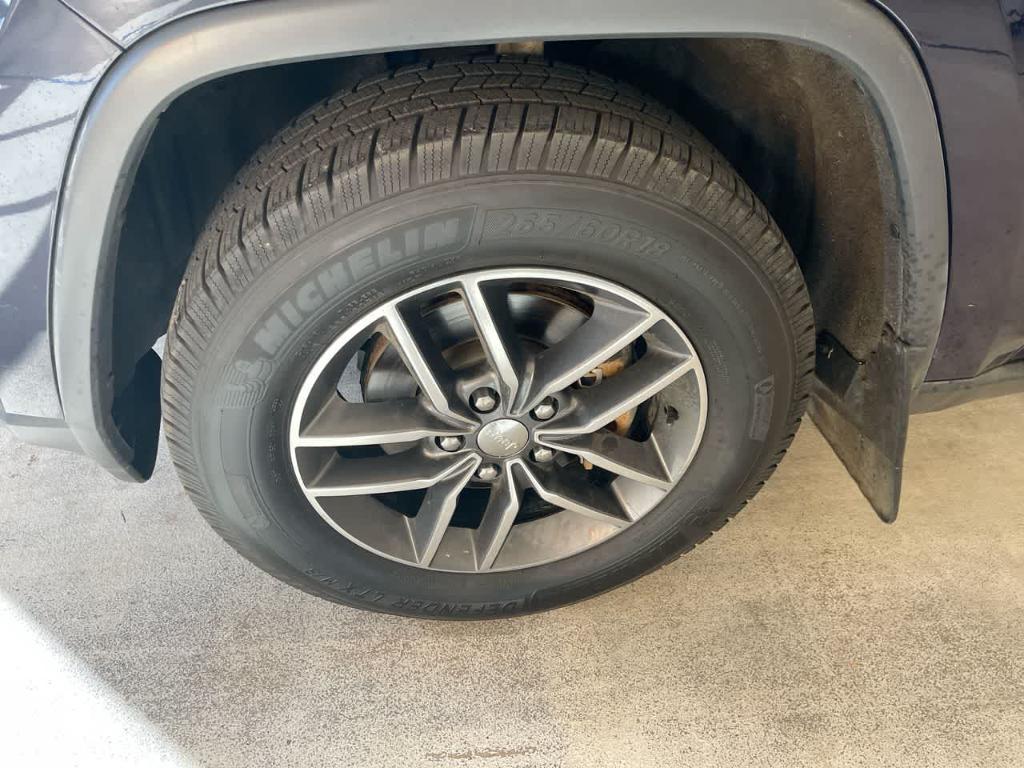 used 2017 Jeep Grand Cherokee car, priced at $13,787