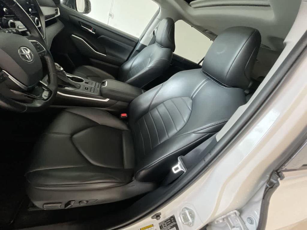 used 2021 Toyota Highlander car, priced at $37,679