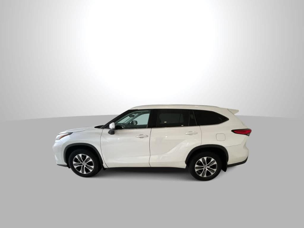 used 2021 Toyota Highlander car, priced at $37,679