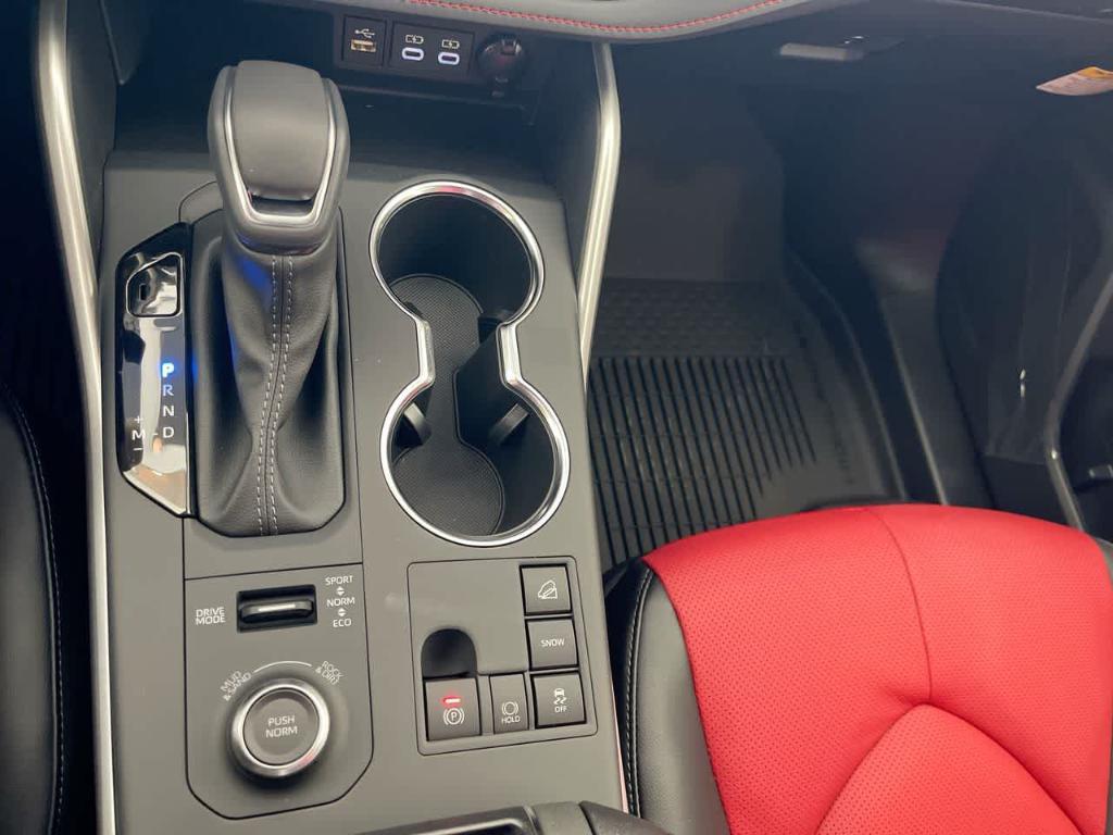 new 2025 Toyota Highlander car, priced at $48,847