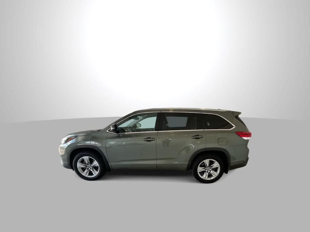 used 2019 Toyota Highlander car, priced at $27,751