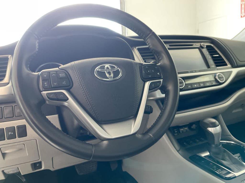 used 2019 Toyota Highlander car, priced at $27,751