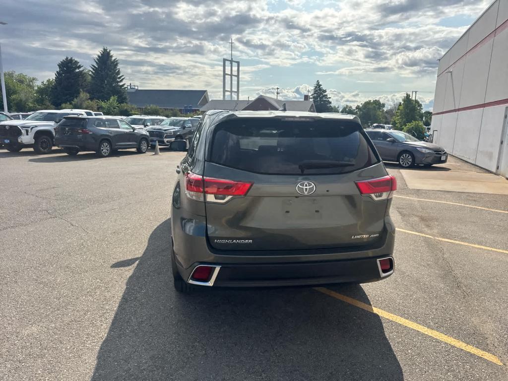 used 2019 Toyota Highlander car, priced at $27,751