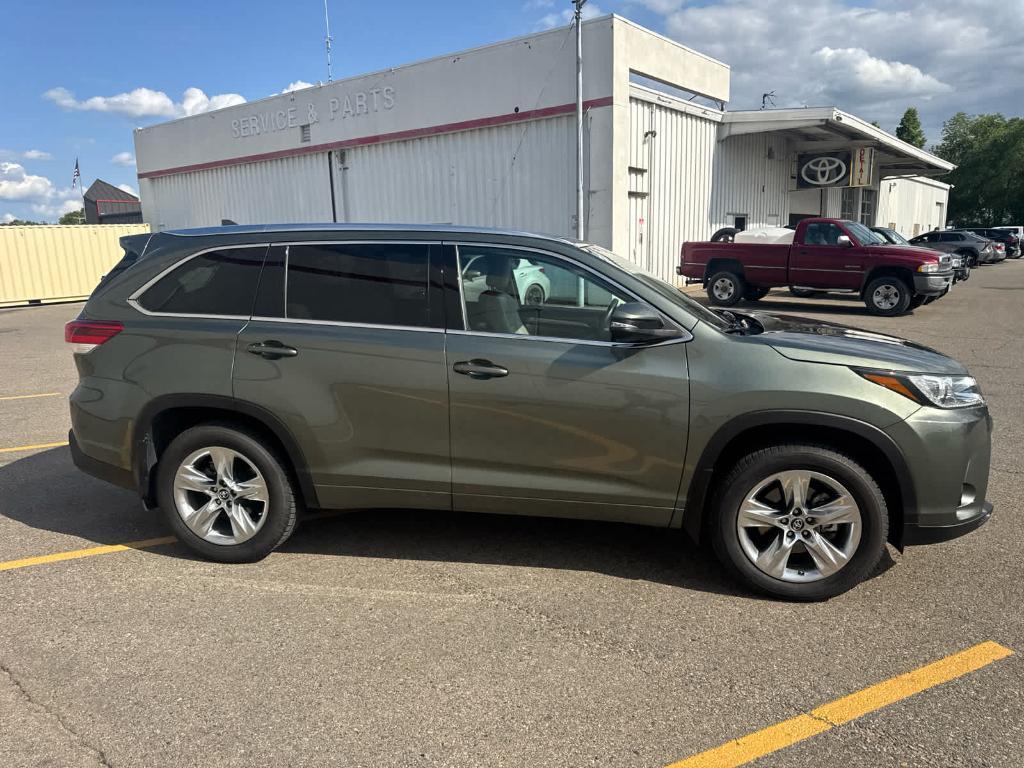 used 2019 Toyota Highlander car, priced at $27,751