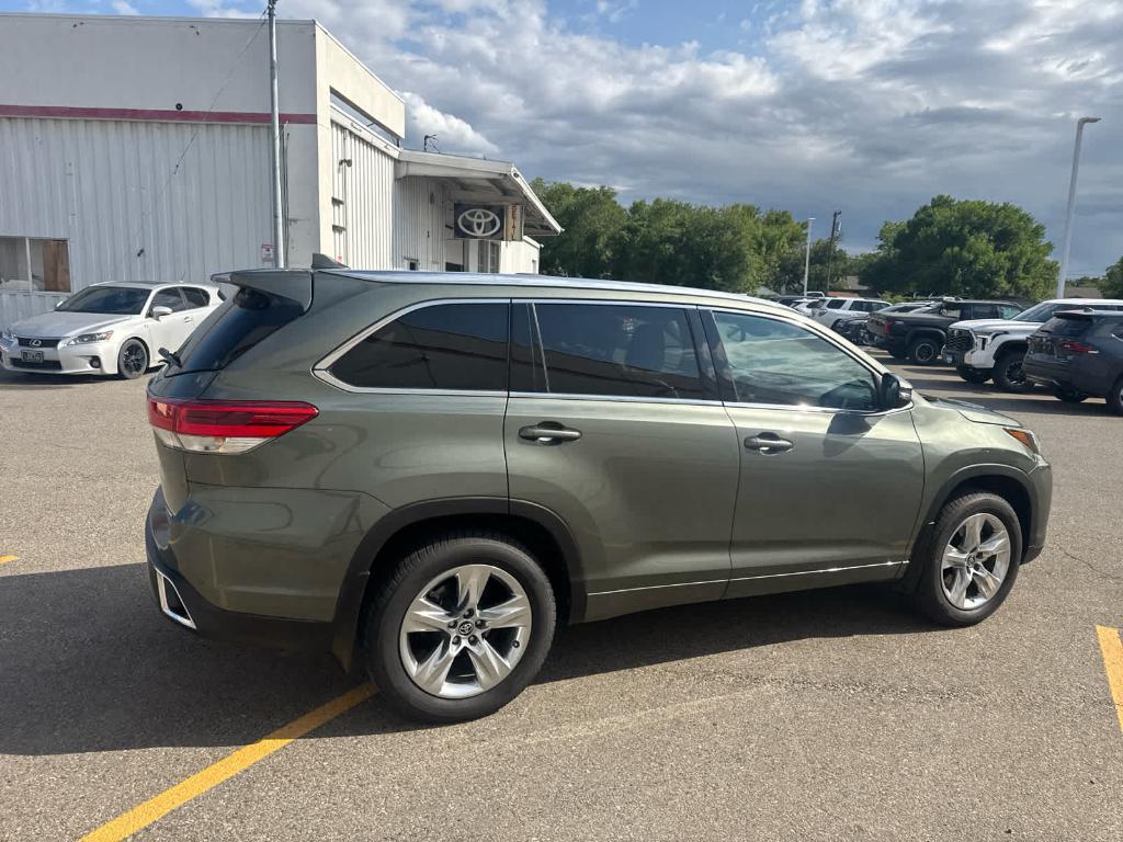 used 2019 Toyota Highlander car, priced at $27,751