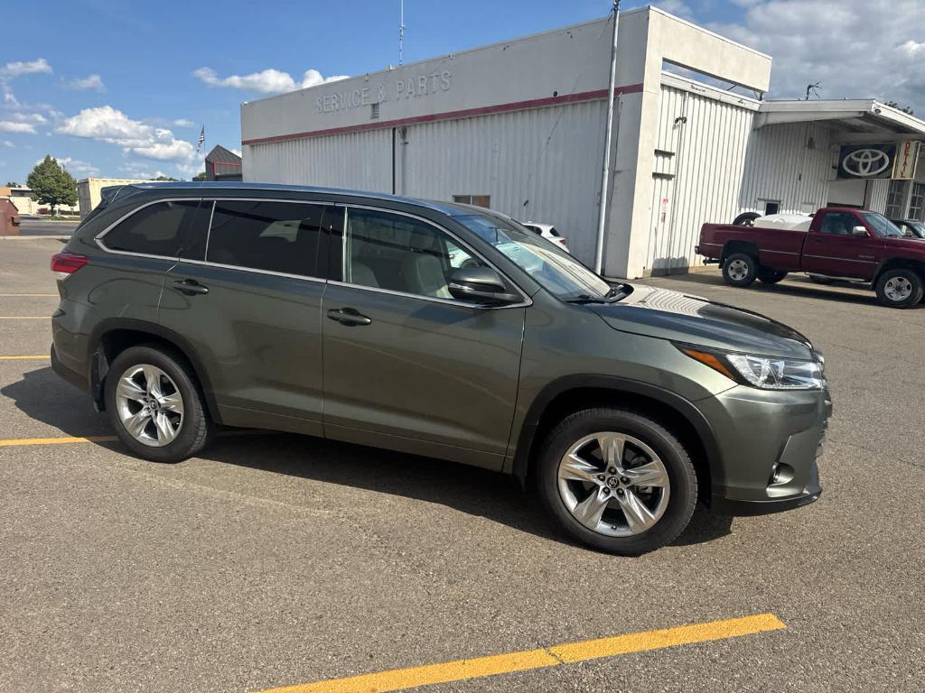 used 2019 Toyota Highlander car, priced at $27,751