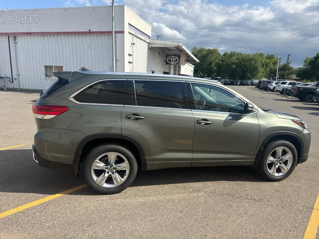 used 2019 Toyota Highlander car, priced at $27,751