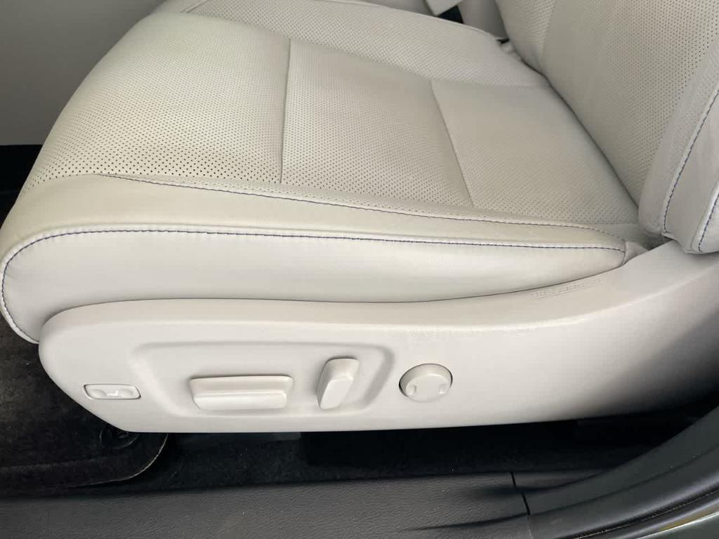 used 2019 Toyota Highlander car, priced at $27,751