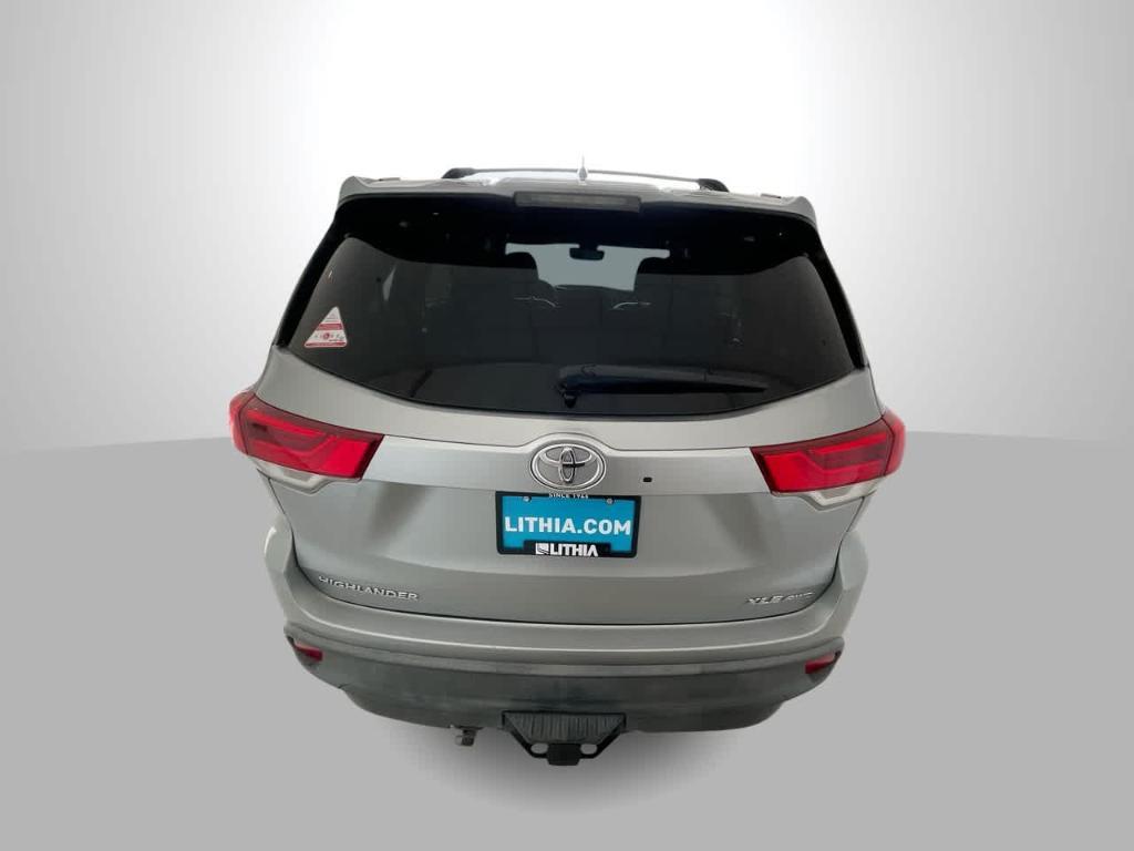 used 2019 Toyota Highlander car, priced at $28,017