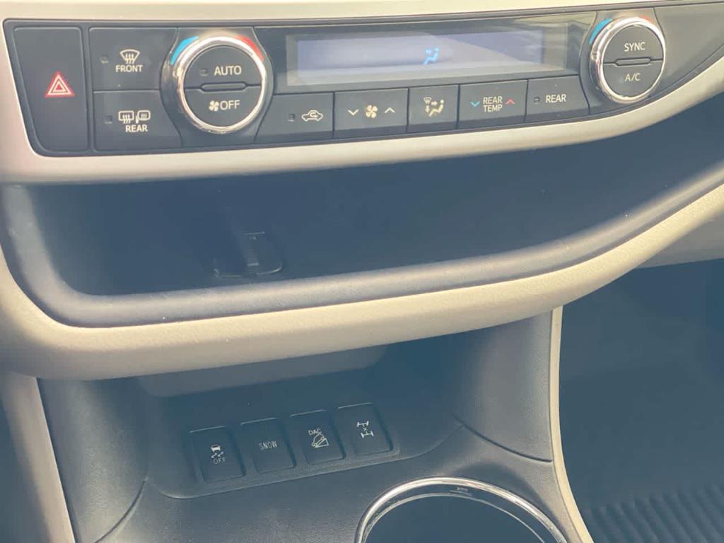 used 2019 Toyota Highlander car, priced at $28,017