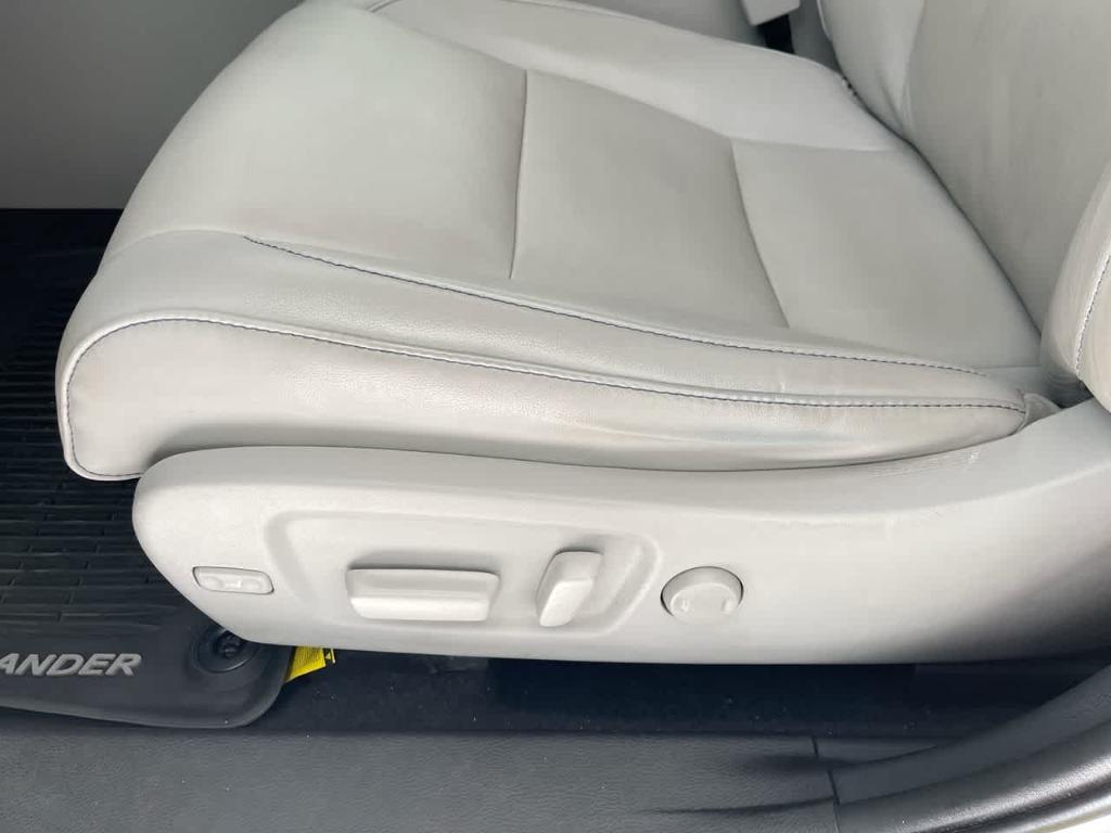 used 2019 Toyota Highlander car, priced at $28,017