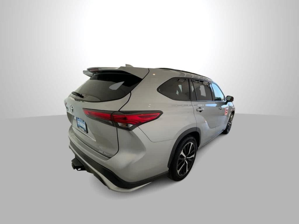 used 2022 Toyota Highlander car, priced at $38,415