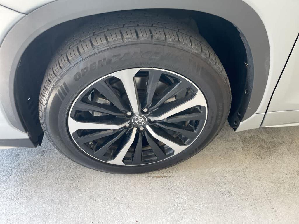 used 2022 Toyota Highlander car, priced at $38,415