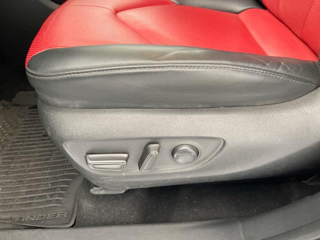 used 2022 Toyota Highlander car, priced at $38,415