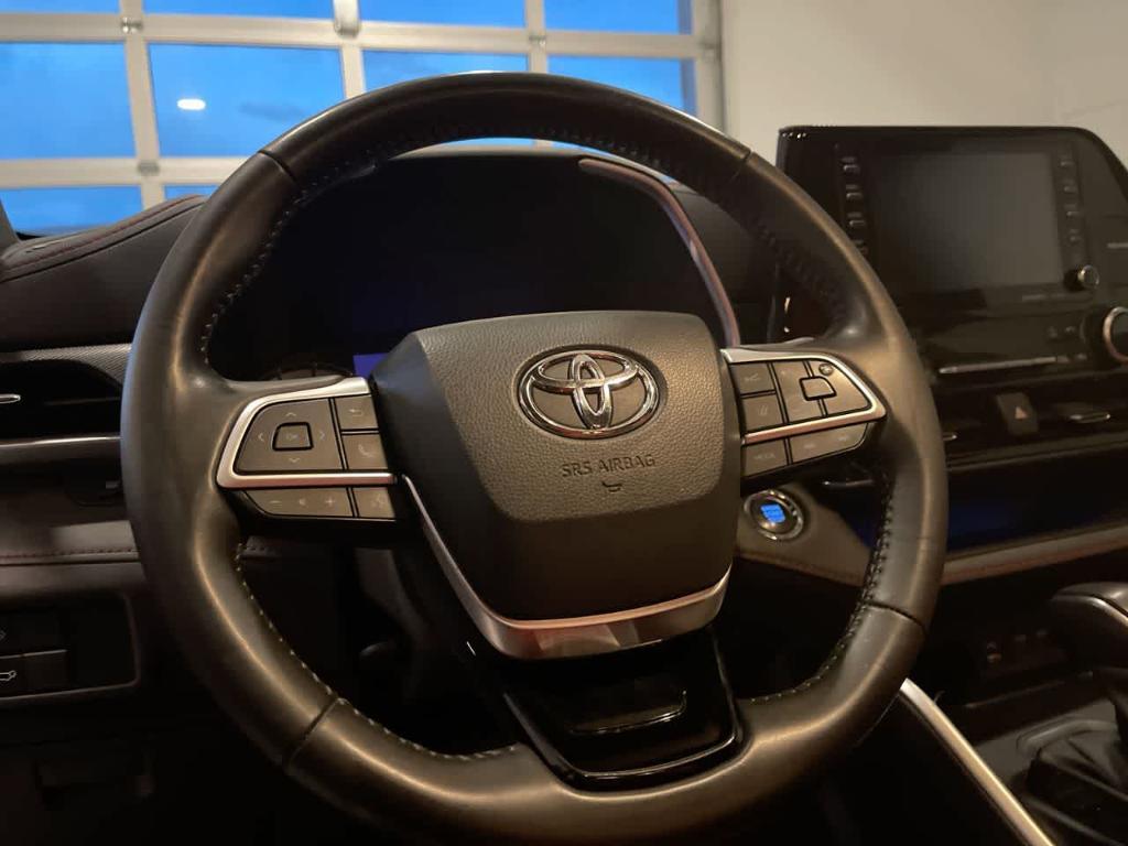 used 2022 Toyota Highlander car, priced at $38,415