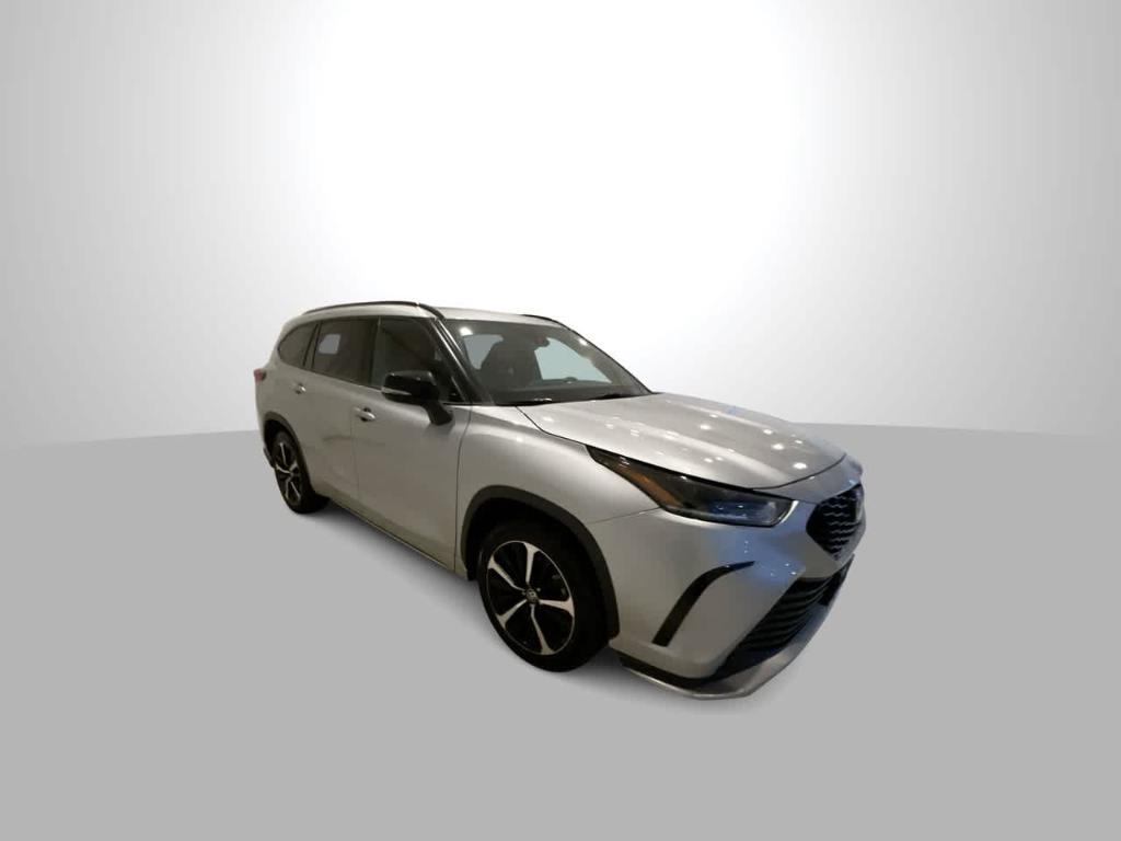 used 2022 Toyota Highlander car, priced at $38,415