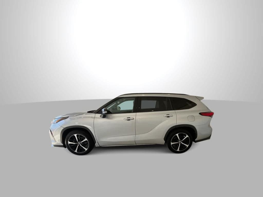 used 2022 Toyota Highlander car, priced at $38,415