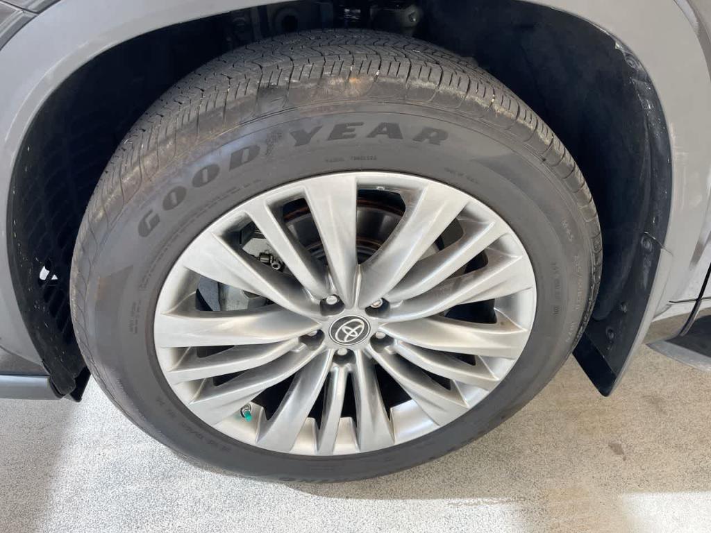 used 2024 Toyota Highlander car, priced at $52,367
