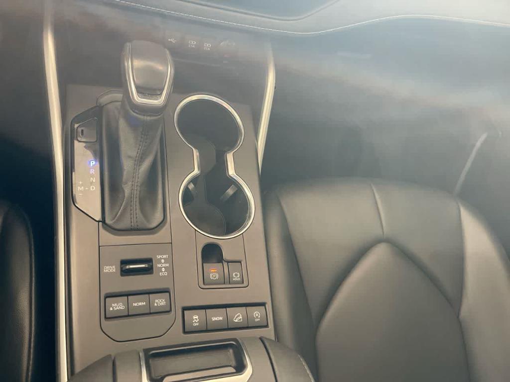 used 2021 Toyota Highlander car, priced at $30,149