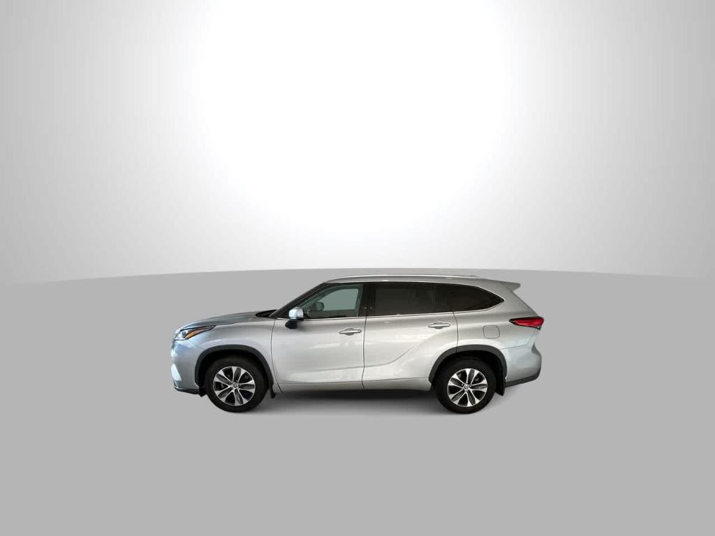 used 2021 Toyota Highlander car, priced at $30,149