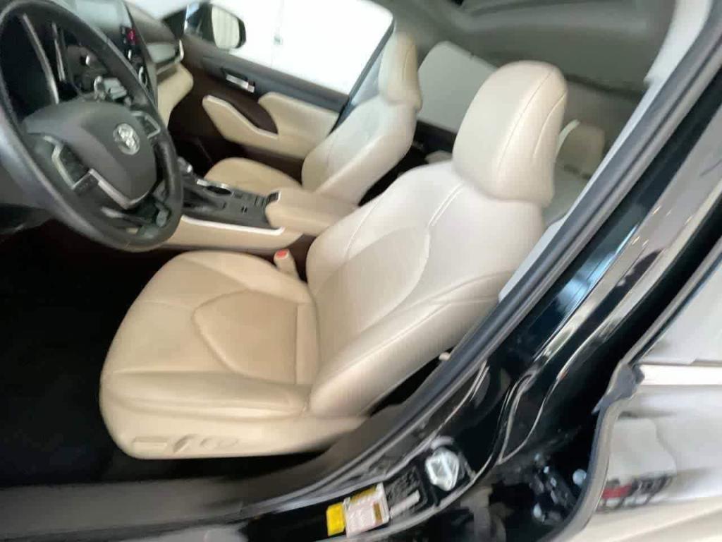 used 2021 Toyota Highlander Hybrid car, priced at $33,719