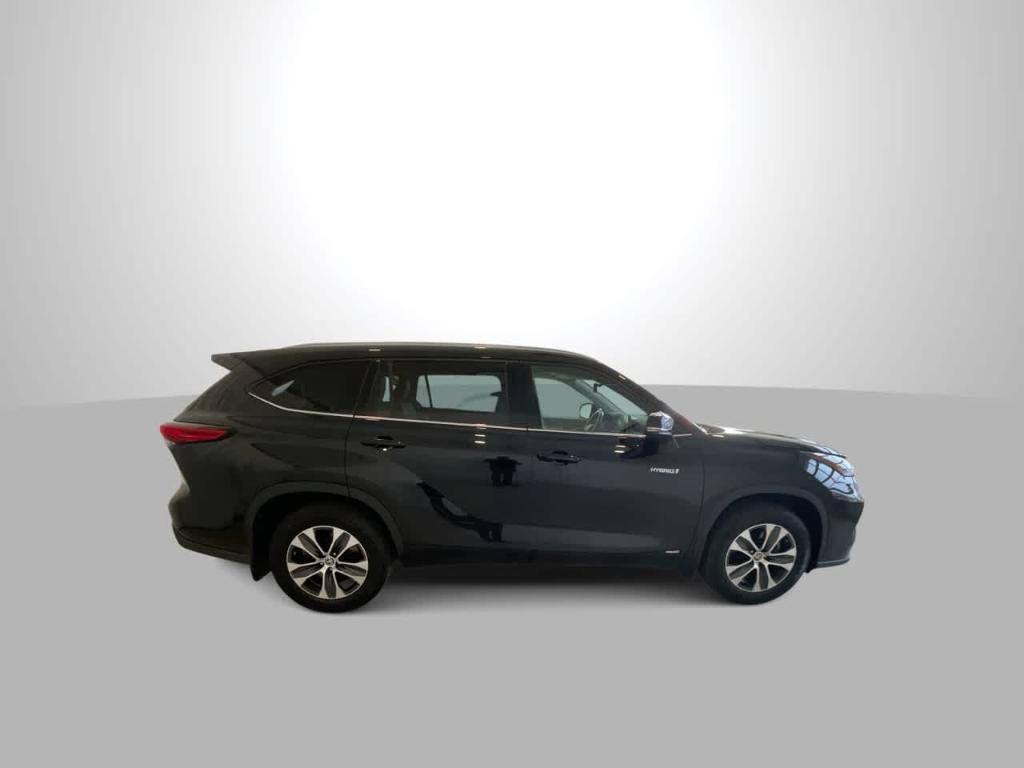 used 2021 Toyota Highlander Hybrid car, priced at $32,677