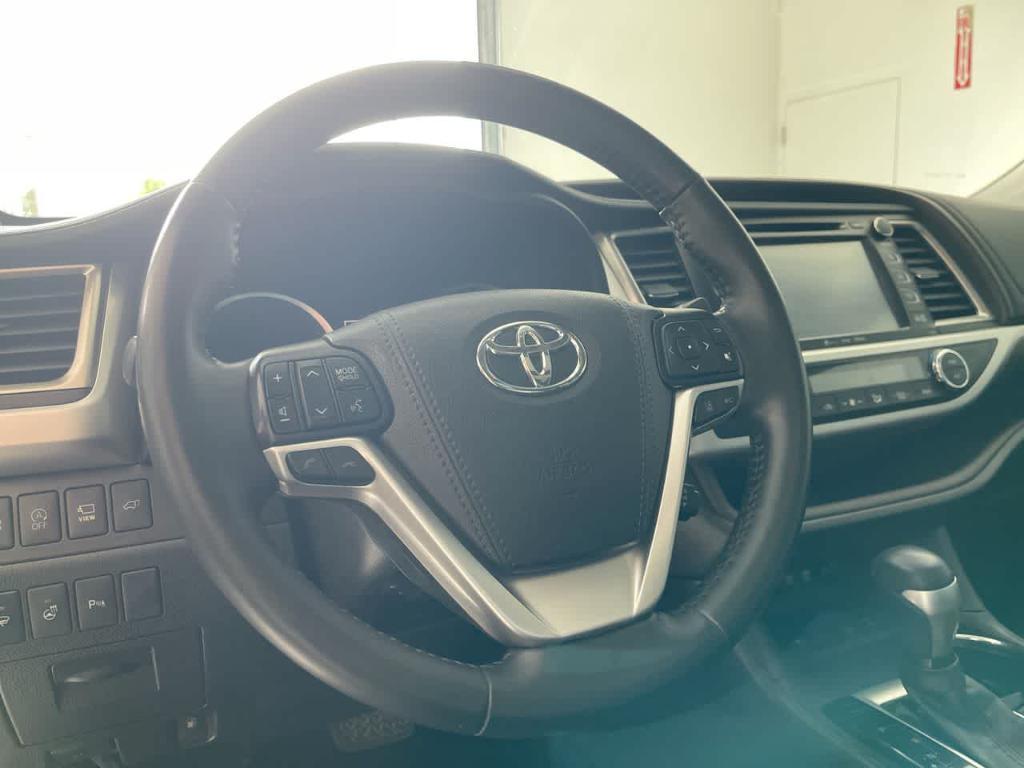 used 2019 Toyota Highlander car, priced at $26,588