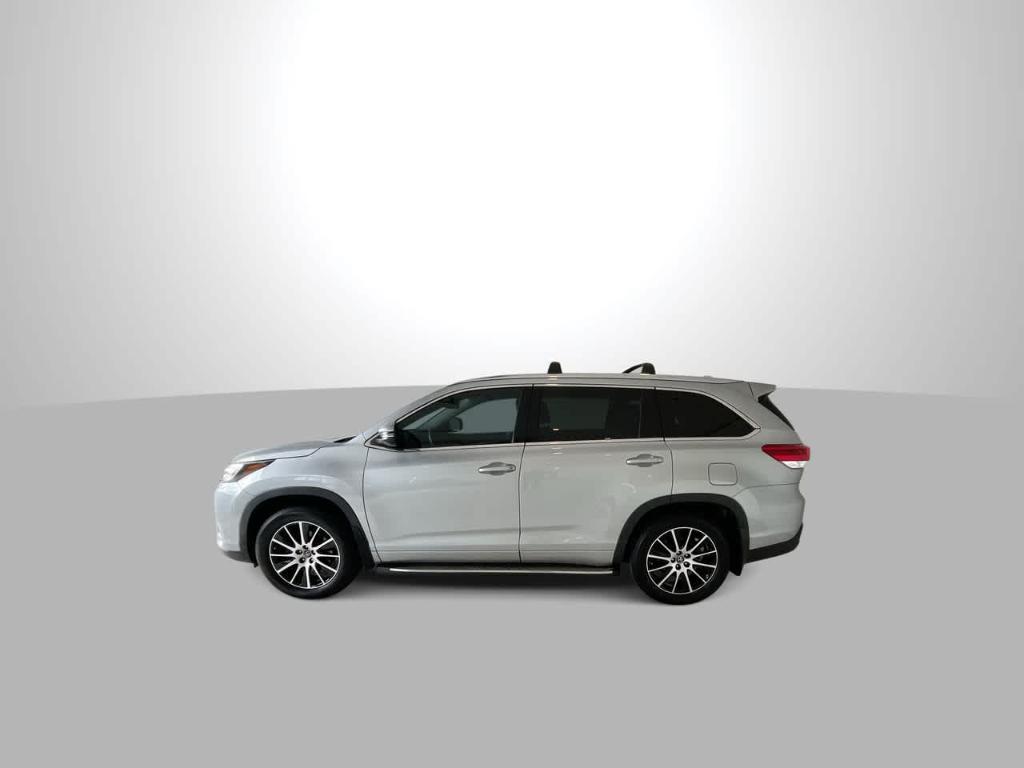 used 2019 Toyota Highlander car, priced at $26,588