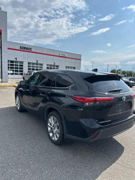 used 2020 Toyota Highlander Hybrid car, priced at $31,125