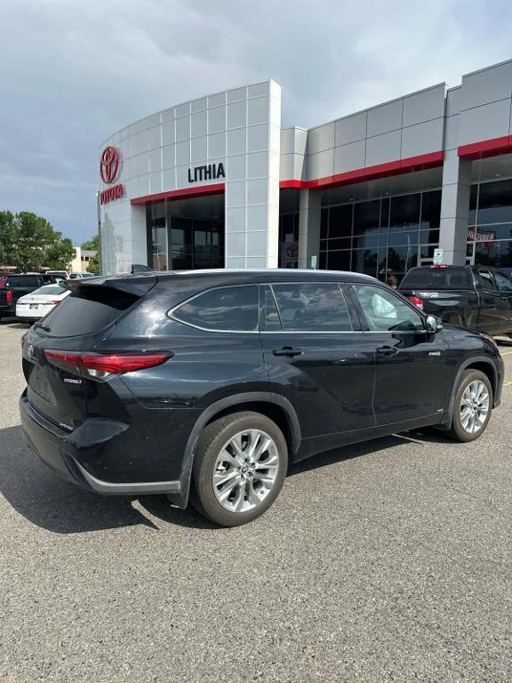 used 2020 Toyota Highlander Hybrid car, priced at $31,125