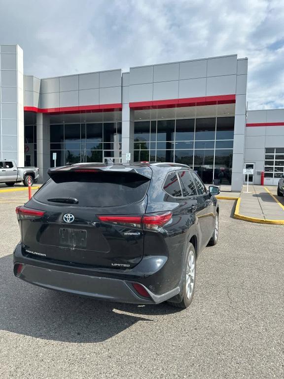 used 2020 Toyota Highlander Hybrid car, priced at $31,125