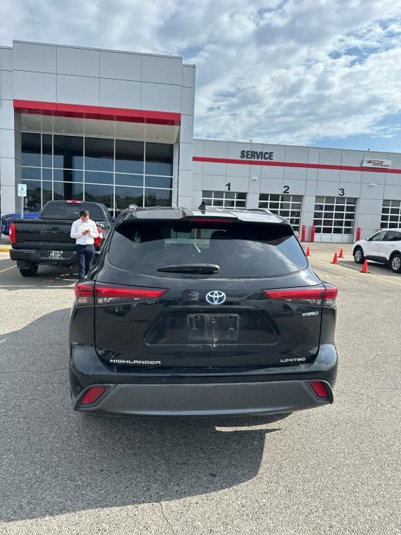 used 2020 Toyota Highlander Hybrid car, priced at $31,125
