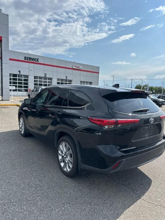 used 2020 Toyota Highlander Hybrid car, priced at $31,125