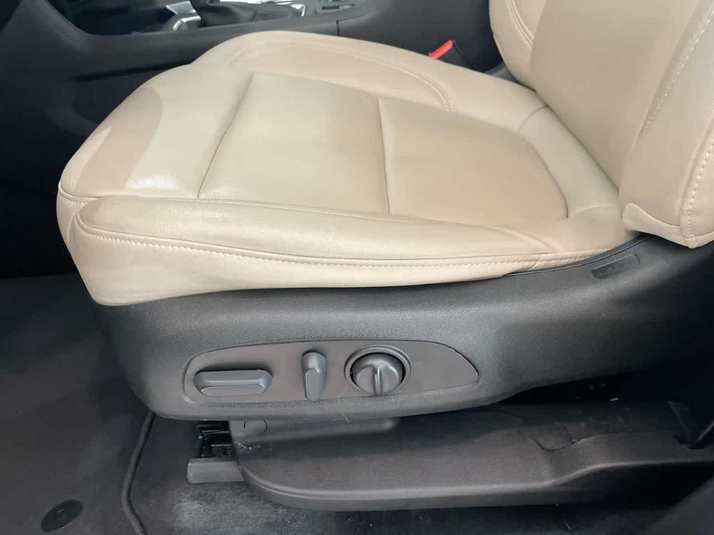 used 2022 Chevrolet Traverse car, priced at $26,870