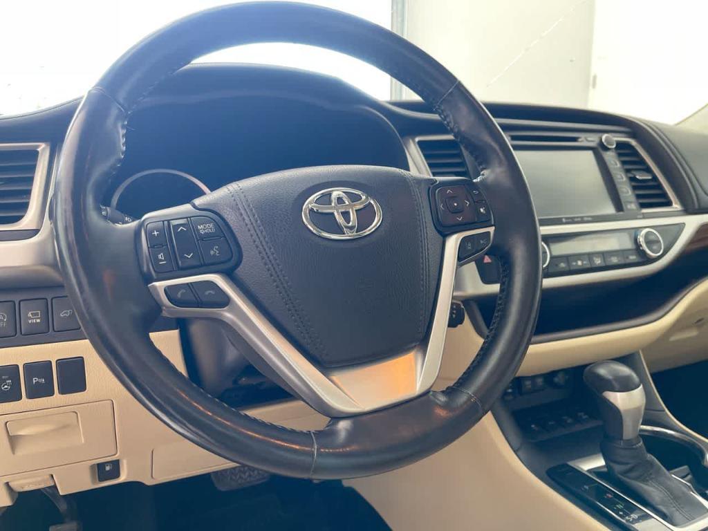 used 2018 Toyota Highlander car, priced at $21,423