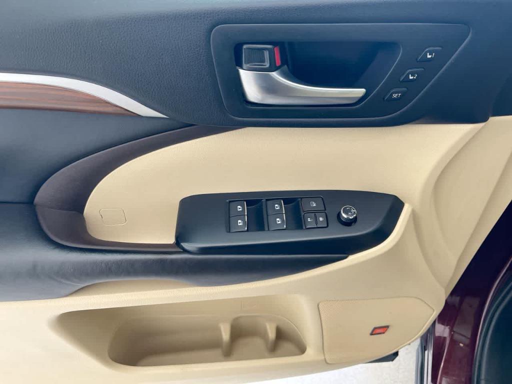 used 2018 Toyota Highlander car, priced at $21,423