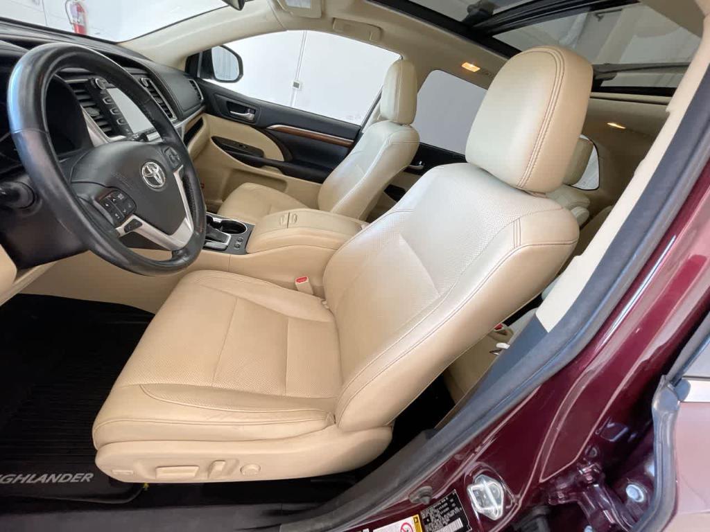 used 2018 Toyota Highlander car, priced at $21,423
