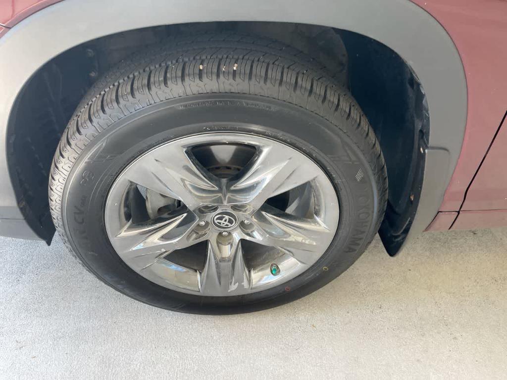 used 2018 Toyota Highlander car, priced at $21,423