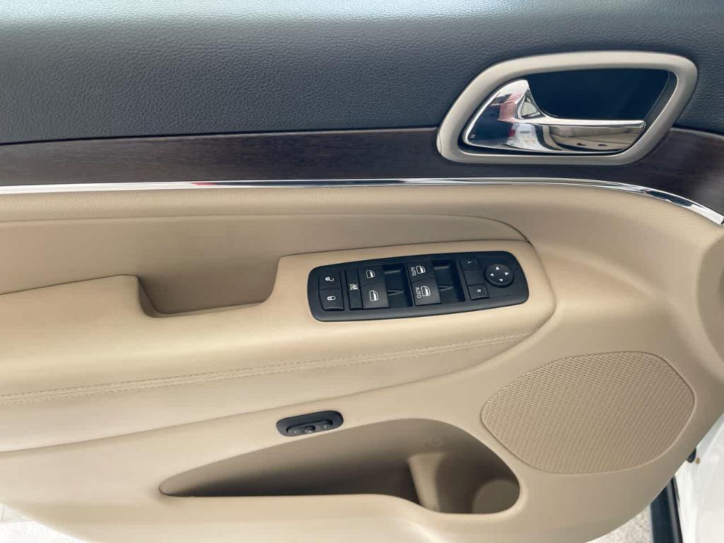 used 2015 Jeep Grand Cherokee car, priced at $15,336