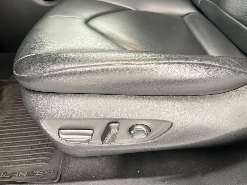 used 2021 Toyota Highlander car, priced at $28,430