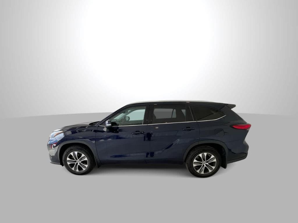 used 2021 Toyota Highlander car, priced at $28,430