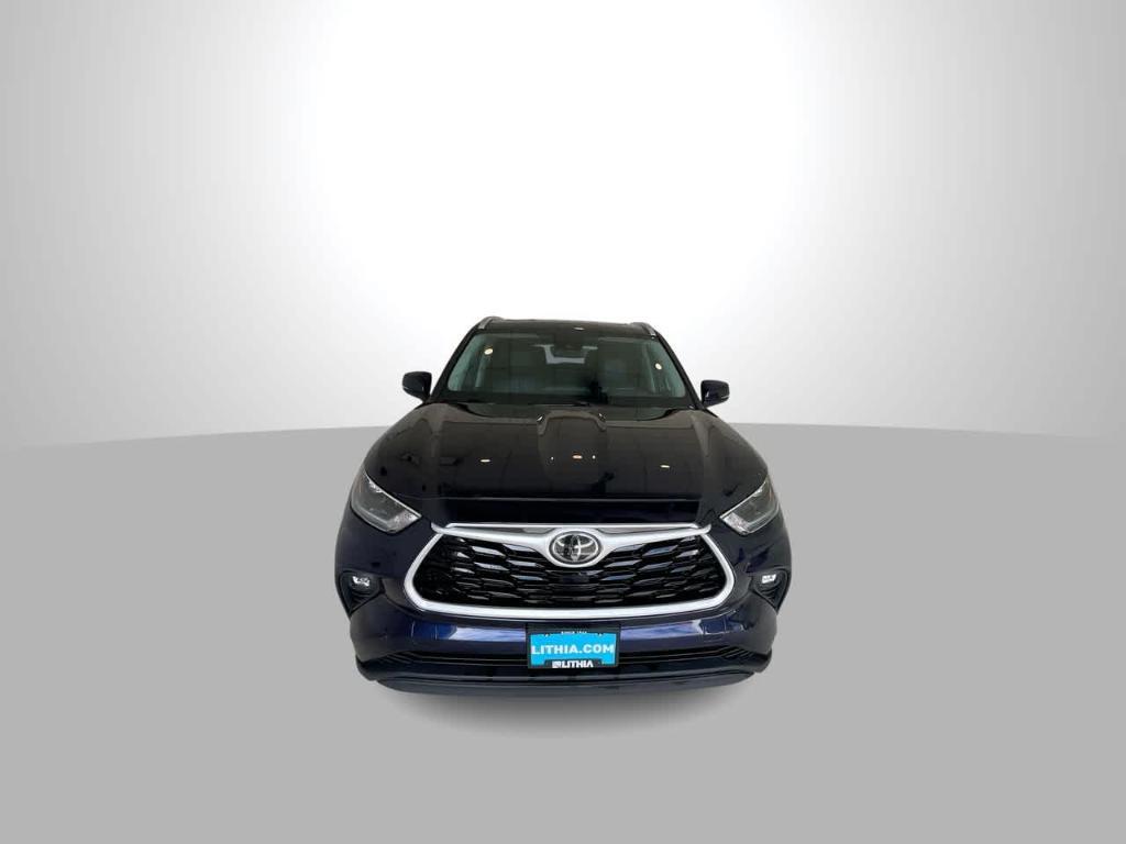 used 2021 Toyota Highlander car, priced at $28,430