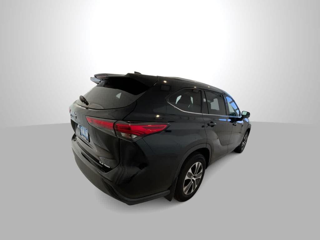 used 2021 Toyota Highlander car, priced at $29,182
