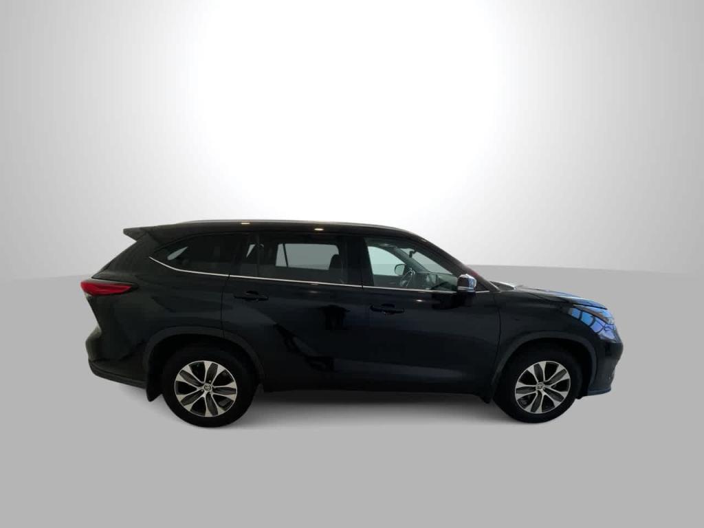 used 2021 Toyota Highlander car, priced at $29,182