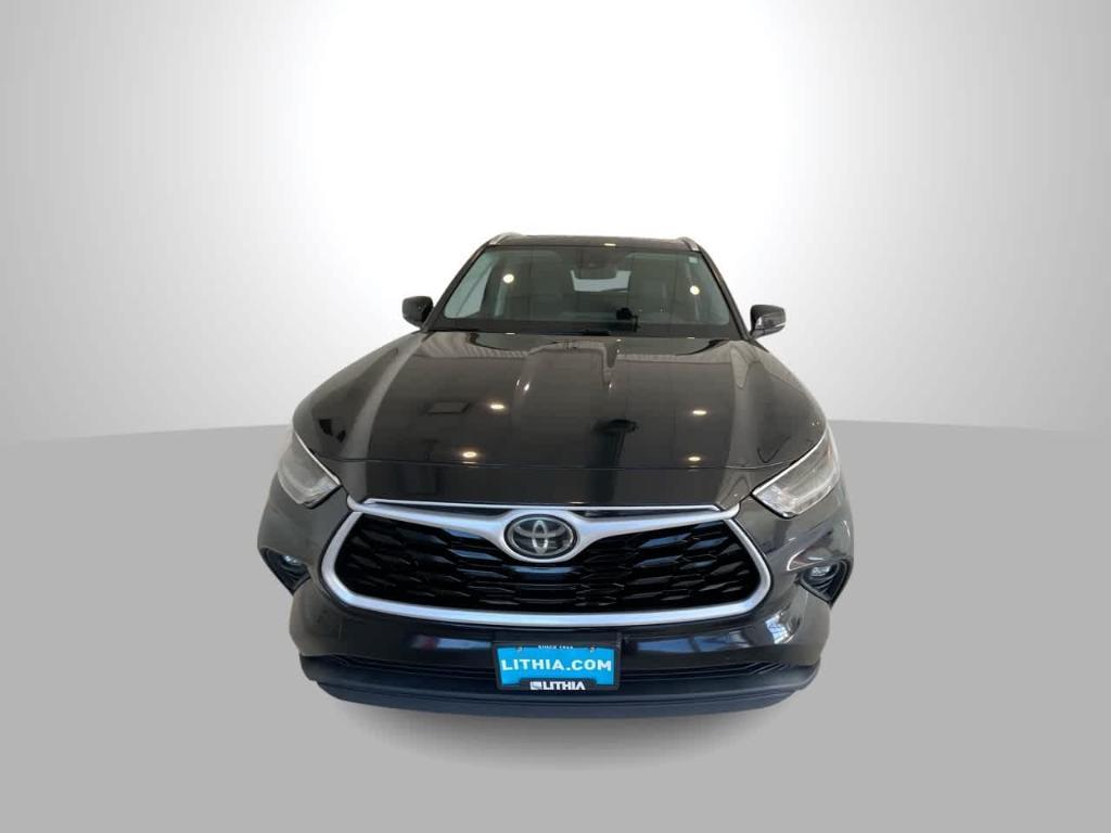 used 2021 Toyota Highlander car, priced at $29,182