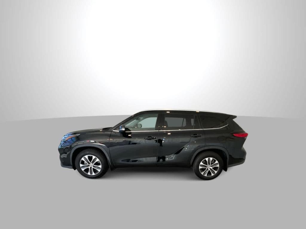 used 2021 Toyota Highlander car, priced at $29,182